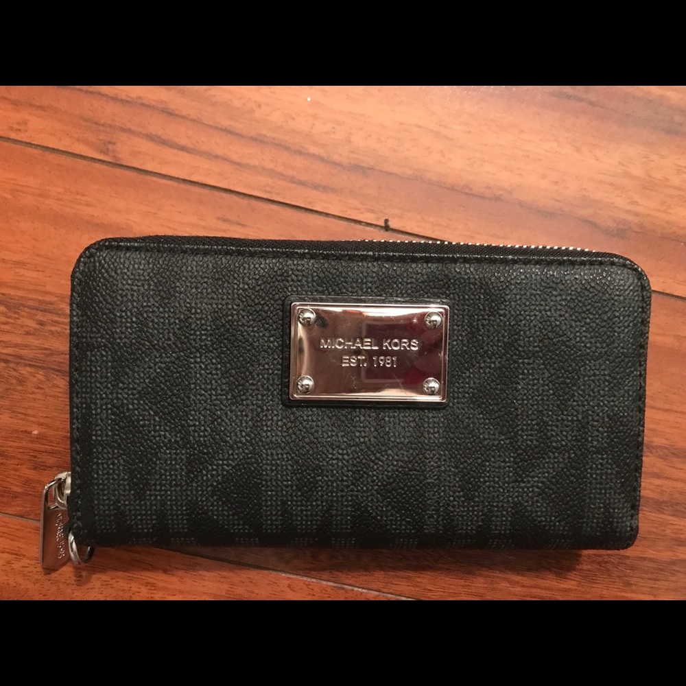 Michael Kors Jet Set Logo Wallet